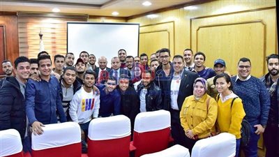 رئيس جامعة بني سويف يخصص سيارة لنقل طالبات المدينة للقطار