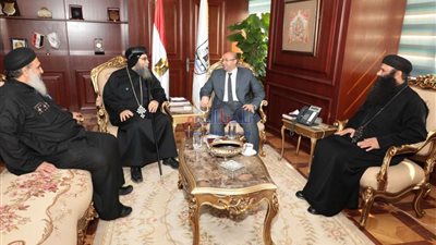 محافظ بني سويف يستقبل وفدا من بيت العائلة المصرية