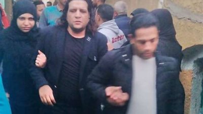 المئات يشيعون جثمان شعبان عبد الرحيم إلى مثواه الأخير بقرية ميت حلفا بقليوب