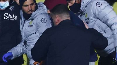 بسبب أزمة صحية.. توقف مباراة تشيلسي وواتفورد في الدوري الإنجليزي