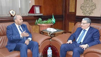 رئيس جامعة المنيا يهنئ المحافظ الجديد بمنصبه