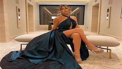 بإطلالة جريئة.. نوال الزغبي تثير جدلًا في أحدث ظهور لها (صور)