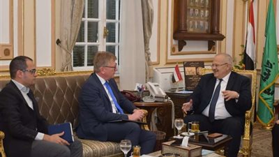 رئيس جامعة القاهرة يستقبل سفير الاتحاد الأوروبي بمصر لبحث التعاون المشترك