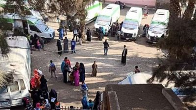 توقيع الكشف الطبي على 1697 حالة خلال قافلة بمركز ديرمواس بالمنيا