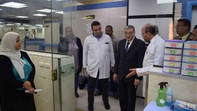 محافظ المنيا يتفقد مستشفى التأمين الصحي ويوجه بتوفير جهاز قسطرة القلب
