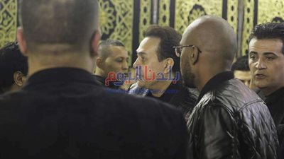 حكيم وأبو الليف في عزاء شعبان عبدالرحيم 