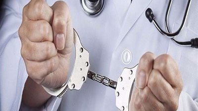 الداخلية الكويتية تعلن ضبط طبيب وممرض يمارسان الطب بالتزوير