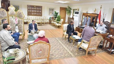 محافظ أسيوط يستعرض معدلات الأداء في منظومتي التقنين والتصالح في مخالفات البناء