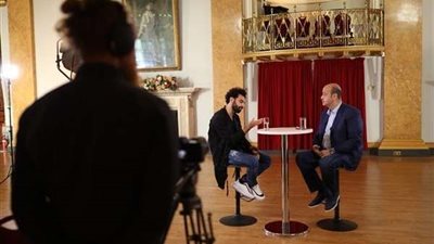 محمد صلاح يروي حكايات عن أنجازته الكروية مع الاعلامي عمرو أديب