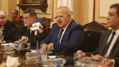 رئيس جامعة القاهرة يعلن عن برامج جديدة بنظام التعليم المدمج