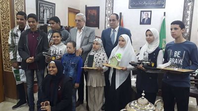 وكيل وزارة التعليم بالقليوبية يكرم الطلاب المخترعين والمبتكرين