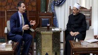 الإمام الأكبر لسفير مصر بتشاد: الأزهر يواصل جهوده في مكافحة التطرف