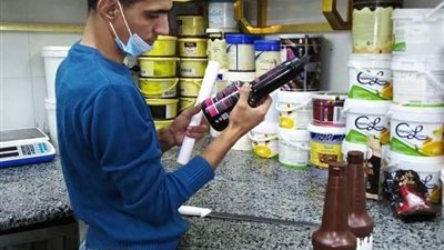 بالصور : حملة على المحال التجارية  بنطاق حى غرب المنصورة