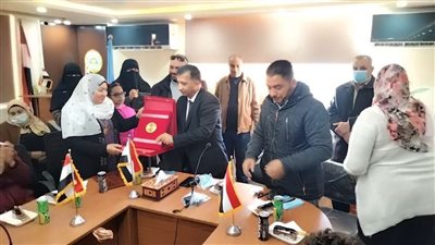 رئيس مدينة مرسي مطروح يكرم المحالين للمعاش عرفانا وتقديرا لجهودهم