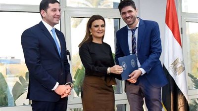 سحر نصر: طرح 403 مشاريع بالمنطقتين الاستثماريتين فى بنها والصف قريبًا