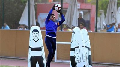 حارس الأهلي ينفذ برنامج تأهيلي للتعافي من الإصابة