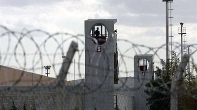 قطاع السجون يوافق على زيارة سجين لزوجته في 