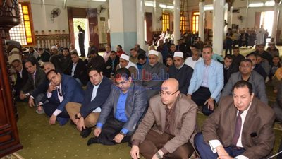 محافظ بني سويف يؤدي أول صلاة جمعة بمسجد عمر بن عبد العزيز