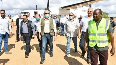 وزير الإسكان يصل موقع سد ومحطة 