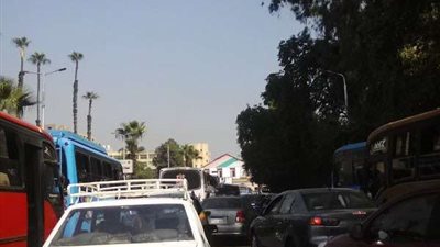 النشرة المرورية: كثافات متوسطة بمحاور وطرق القاهرة والجيزة