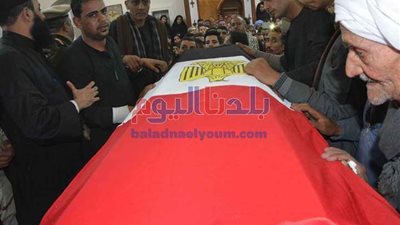 أهالي ديرمواس بالمنيا يشيعون جنازة شهيد الواجب في سيناء