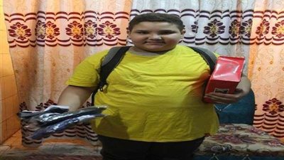 بالفيديو| طفل الشهامة يبيع الشرابات من أجل أسرته.. ويؤكد: 