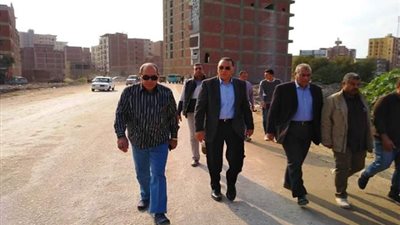 محافظ الشرقية يتفقد أعمال رصف وتوسعة شارعي السلام والرملية بالزقازيق