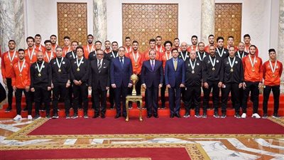 بالصور.. السيسى يمنح وسام الرياضة للأبطال الرياضيين