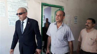 تعليم بنها يجري عمليات تطهير لفصول مدرسة 