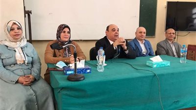 فن إدارة المقابلات الشخصية وإعداد السيرة الذاتية في ندوة بـ تجارة المنوفية