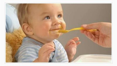 طبيب يفجر مفاجأة عن العيون البنفسجية