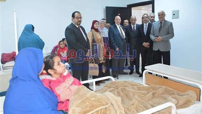 رئيس جامعة الفيوم يتفقد المستشفى الجامعي لجراحة الأطفال