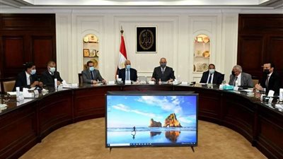 وزير الإسكان ومحافظ الجيزة يستعرضان البدائل التخطيطية لتطوير المنطقة المحيطة بالمتحف المصري الكبير