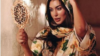 ياسمين صبري تظهر بالحجاب في السعودية (فيديو)