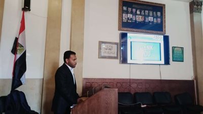 طبيب شاب بقنا يحصل على الماجستير عن دور التثقيف الصحي لمساعدة الأطفال المصابين بالربو