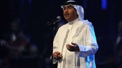 بصورة في الصحراء.. محمد عبده يرد على شائعة وفاته