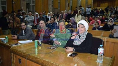 صيدلة المنوفية تقدم عرضها المسرحي بحضور الفنانة مديحة حمدي