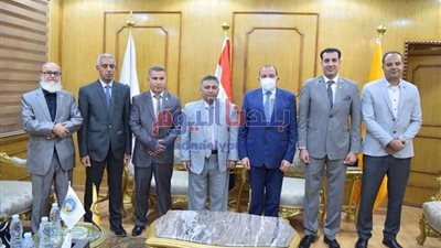 رئيس جامعة بني سويف يوقع مذكرة تفاهم مع جامعة 