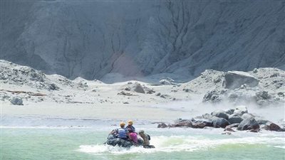 هلع في نيوزيلند بسبب البركان الثائر.. وأستراليا تتصدر عدد الضحايا