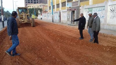 استكمال أعمال رصف وتأهيل الطرق الداخلية بمركز ديروط ضمن اعتمادات الخطة الاستثمارية