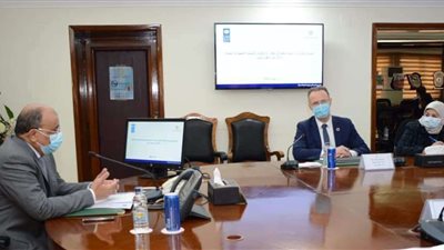 وزير التنمية المحلية يتابع مع مسئولي برنامج الأمم المتحدة الإنمائي مجالات التعاون المشتركة بين الجانبين