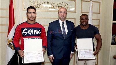 محافظ بني سويف يكرم بطلي العالم في رفع الأثقال