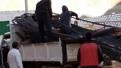 مجلس مدينة مرسى مطروح يحرر 4 قرارت إزالة لمبانٍ مخالفة ويتحفظ على معدات بناء بالسنوسية