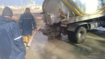الإسكندرية.. تواجد ميداني بالشوارع لمتابعة موجة الطقس السيء وحالات الطواري