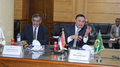 فريق استطلاع ميداني لحصر شكاوى ومقترحات المترددين على مستشفى بنها الجامعي