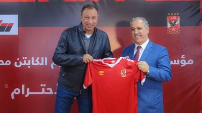 بالصور.. مؤسسة روز اليوسف تكرم الخطيب وتهديه وسام الأحترام