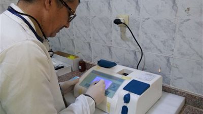 الكشف على 1852 في قافلة طبية مجانية بقرية ميت لوزة