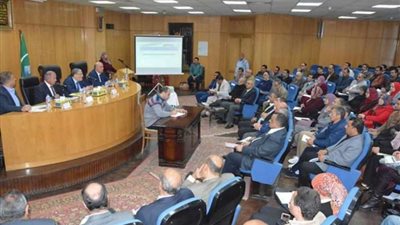 محافظ المنيا يبحث مع وفد وزارة التخطيط إجراءات تنفيذ التحول الرقمي