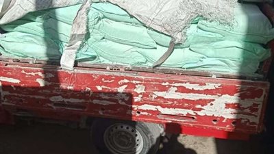 ضبط 3 اطنان دقيق بلدى مدعم قبل إعادة نخله وبيعه فى السوق السوداء باسيوط