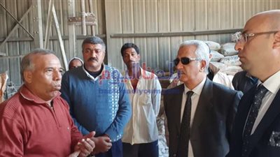 محافظ بني سويف يتفقد مشروعات إنتاج الدواجن والرومي للبدء في تطويرها